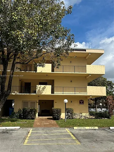 301 Cambridge Rd Photo 1