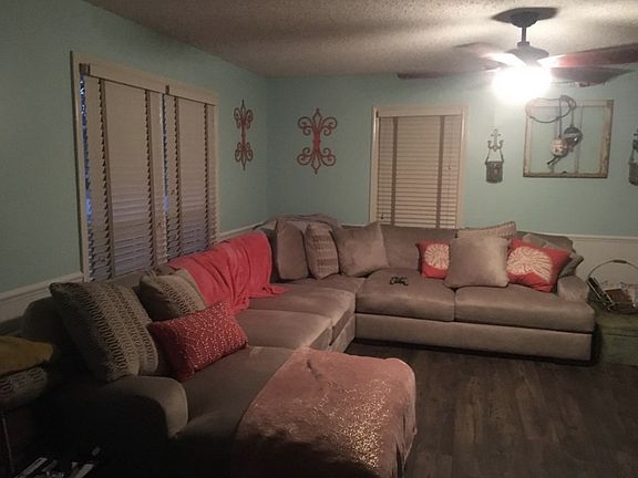 3rd image of 1011 Hilltop Dr
