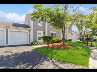 1335 Chelsea Cv, Roselle, IL 60172