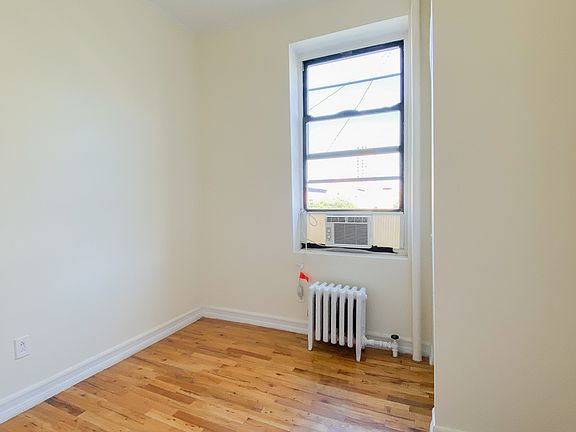 2nd image of 700 E 9th St APT 13