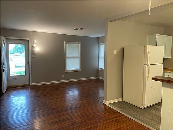 4th image of 4426 Wesley Dr