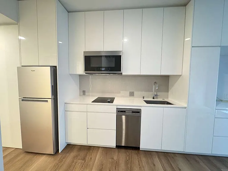 987 Queen St #215 — Photo 8