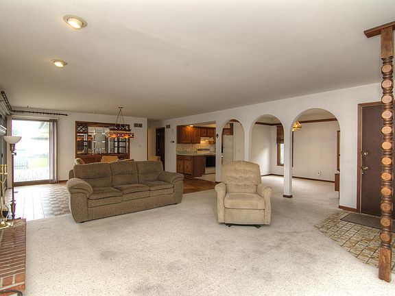 2nd image of 318 Hawthorne Ave