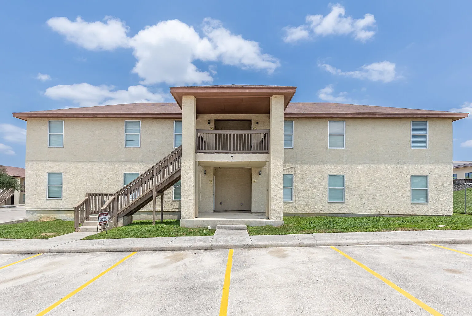 3 bed, 2.0 bath, 1150 sqft, $995 — Photo 1