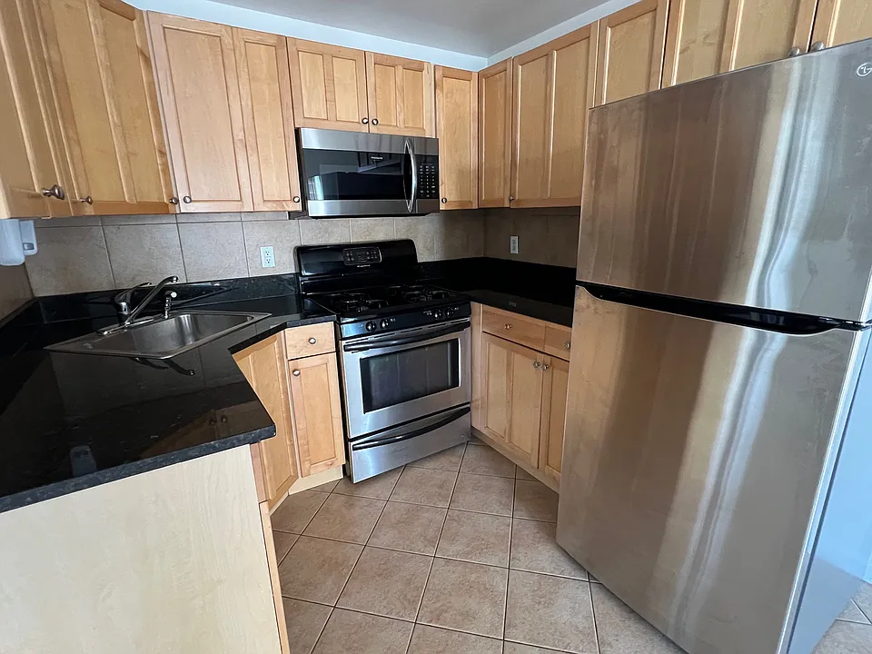 2522 14th Pl #3F