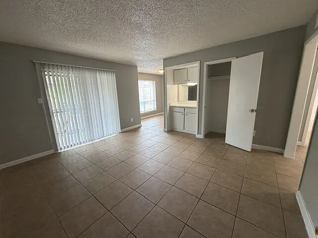 3737 Hillcroft Apartments — Photo 77