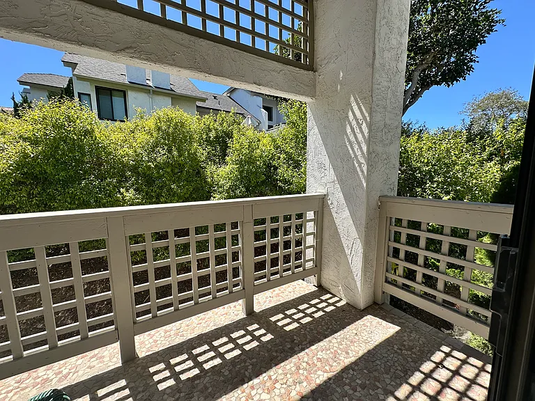 542 Via De La Valle #J — Photo 14