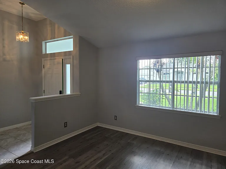 292 Carmel Dr — Photo 5