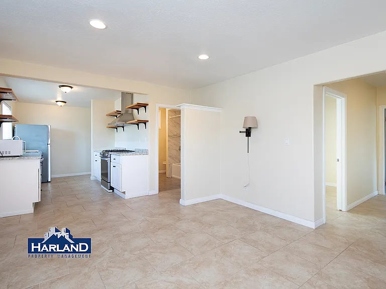 3240 Franklin Ave — Photo 9