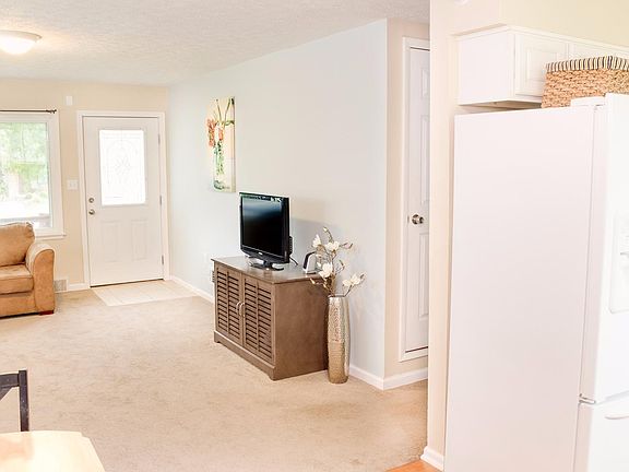 5th image of 8430 Donna Ln