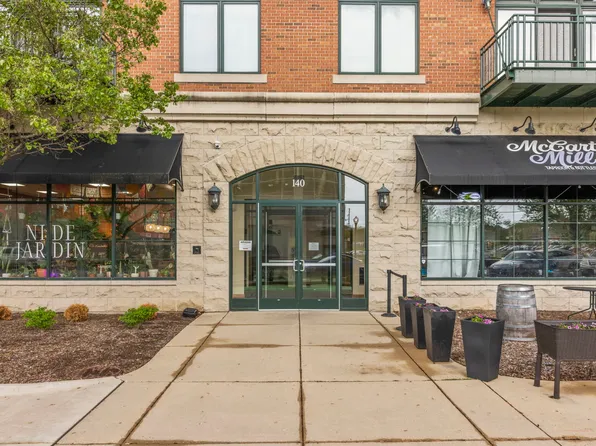 140 S River St #402, Aurora, IL 60505