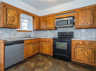 1032 NW 20th St, Moore, OK 73160