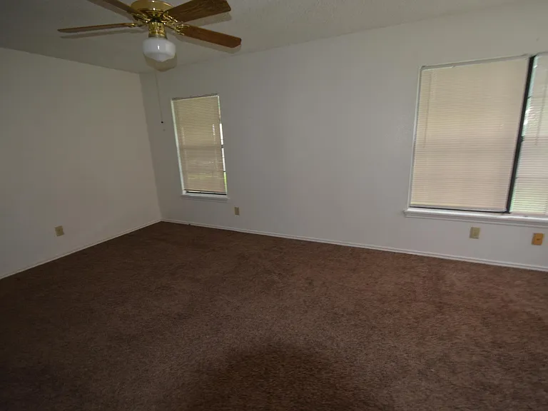 2509 Forest Creek Dr — Photo 8