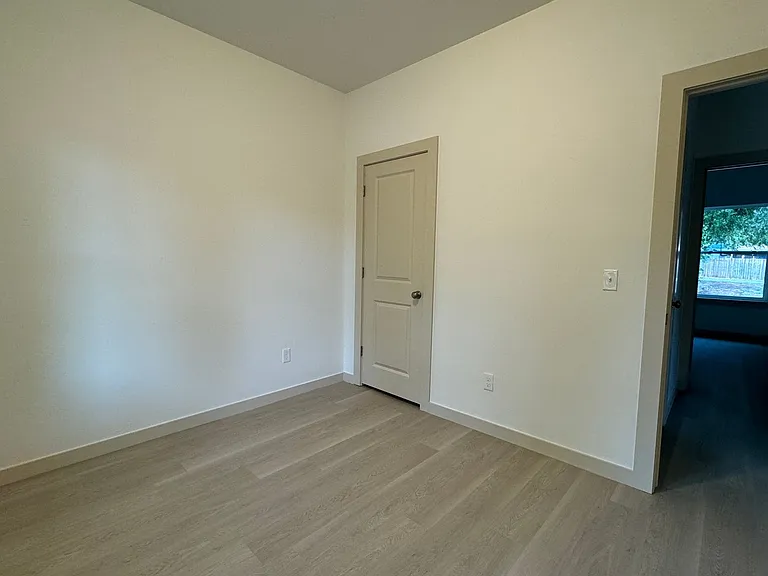 1202 W Iowa Ave — Photo 5