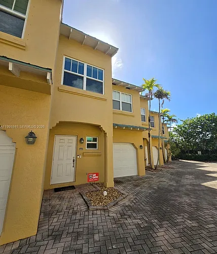 806 SE 14th St #806 Photo 1