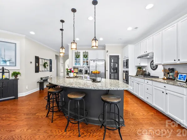 198 Rustling Waters Dr, Mooresville, NC 28117