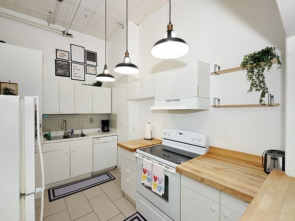 4th image of 150 Chambers St APT 2