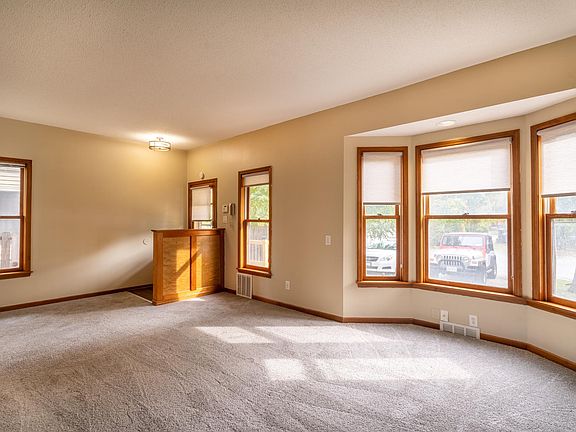 5th image of 400 Linwood Ave