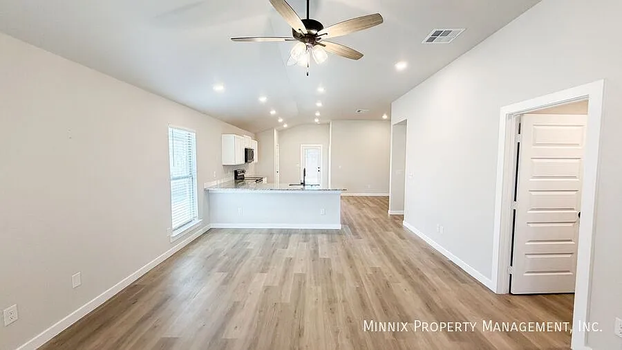 Frenship ISD|Lubbock, TX 3 bedroom 2 bathroom For Rent|3520 Turner Ave — Photo 3