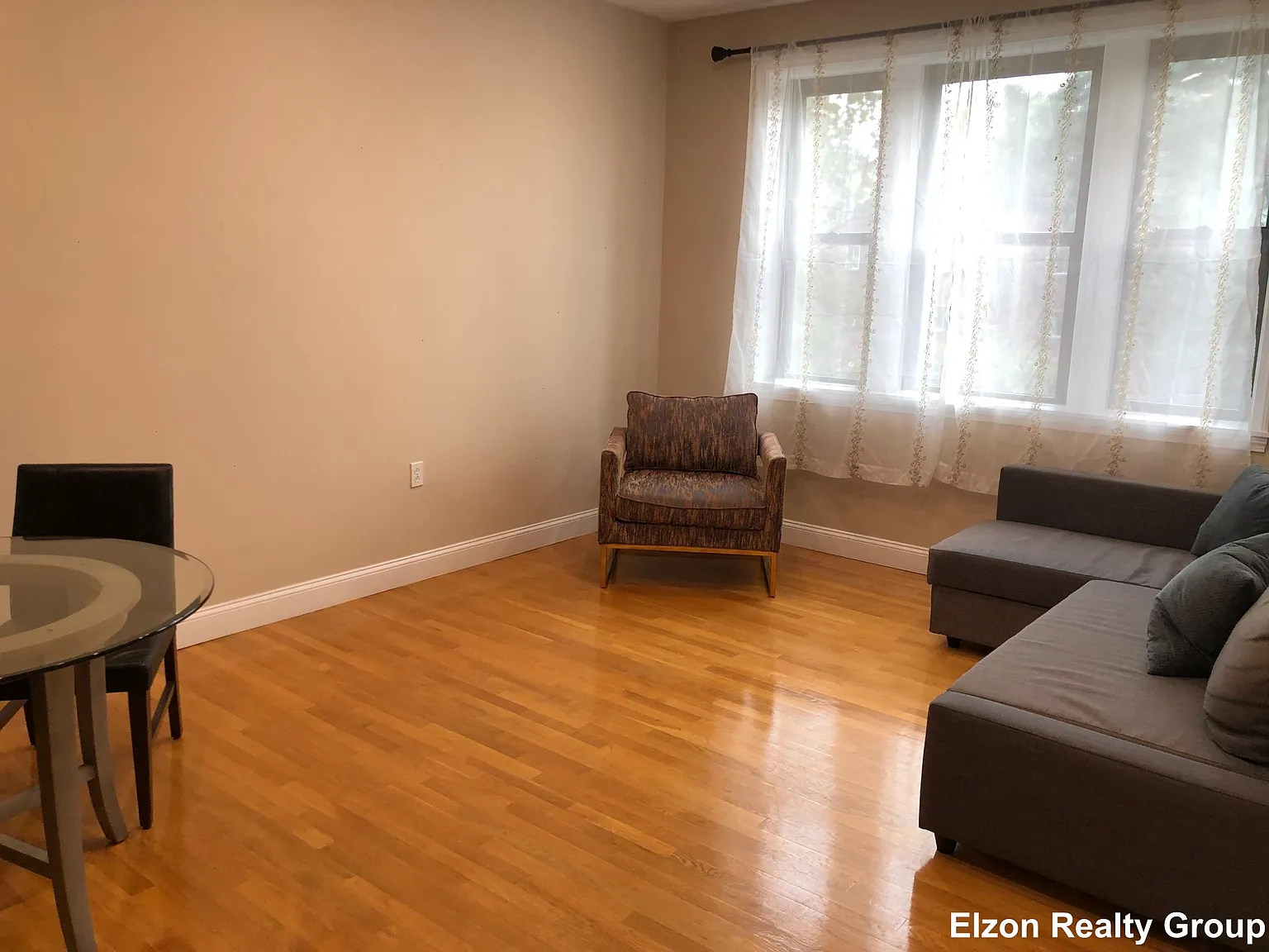 5 bed, 2.5 bath, 1764 sqft, $9,450 — Photo 4