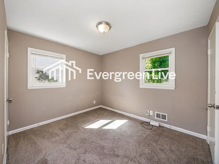 7276 N 34th St — Photo 16