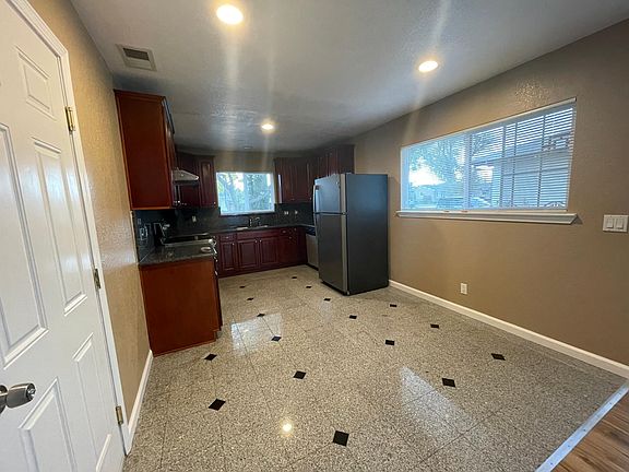 4th image of 3362 Vincent Dr