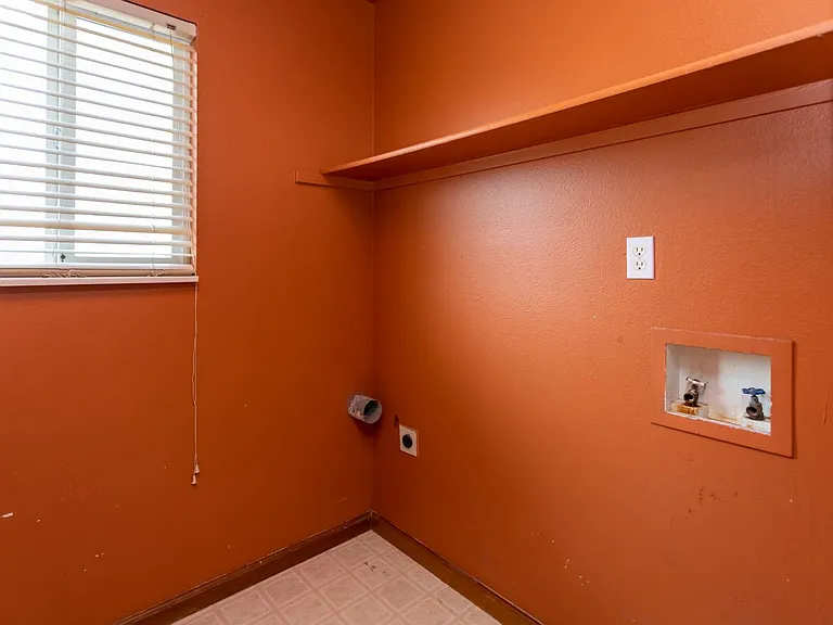 1130 Pond Side Dr — Photo 16