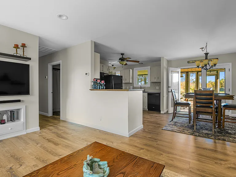 228 Wood Hill Rd — Photo 14