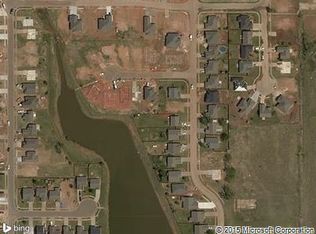 821 Lakeview Dr, Moore, OK 73160