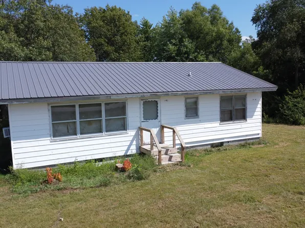 2029 E 2300 North Rd, Watseka, IL 60970