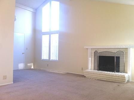 2nd image of 1324 Cabrillo Ave