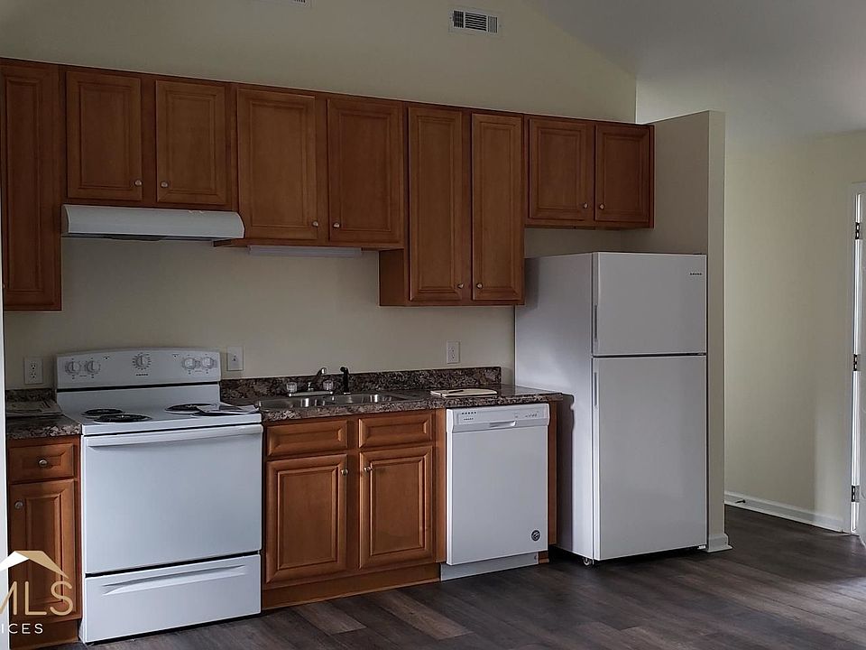 2nd image of 120B Shelia Dr