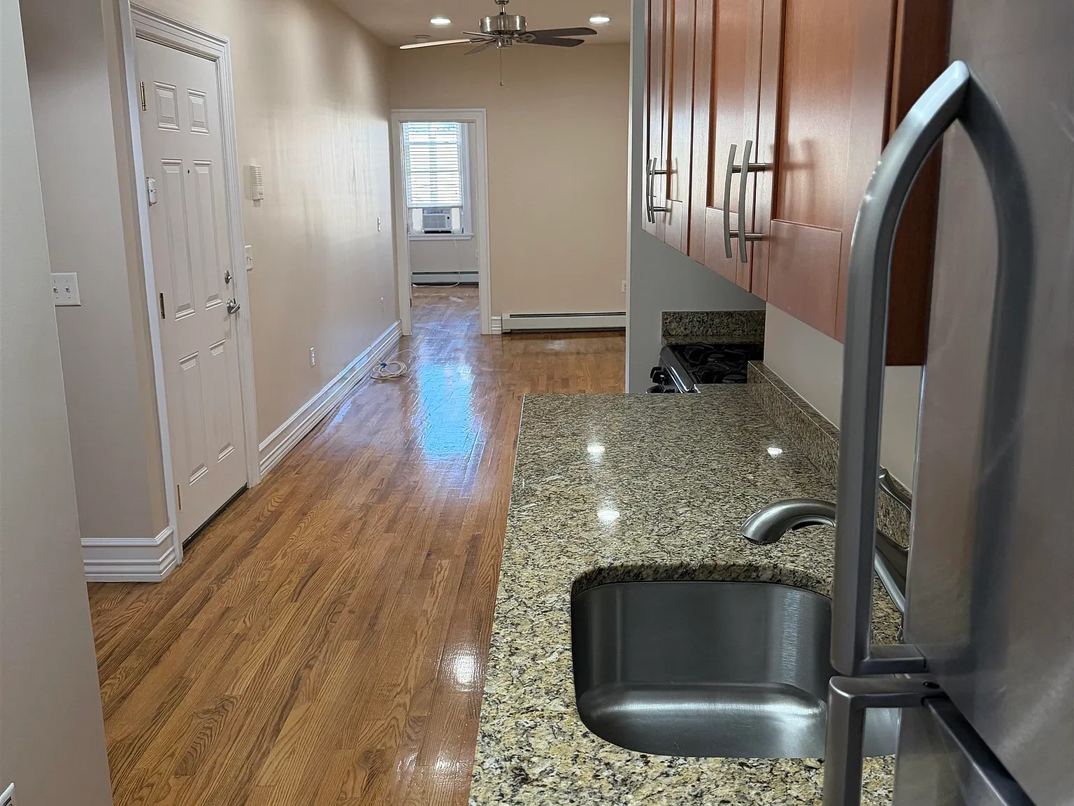 1 bed, 1.0 bath, $2,400 — Photo 4