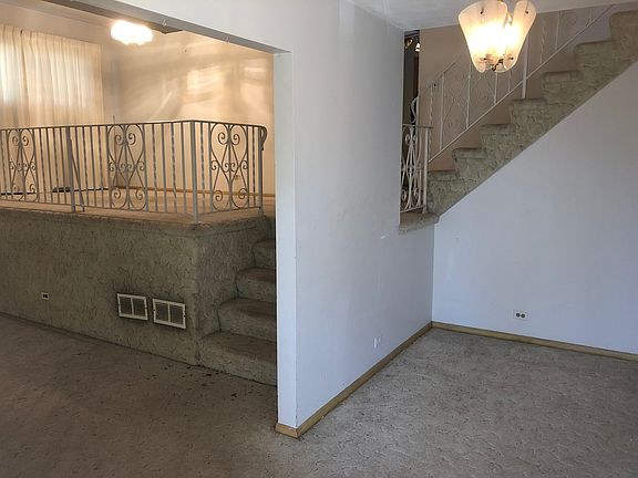 4th image of 415 Redwood Ln