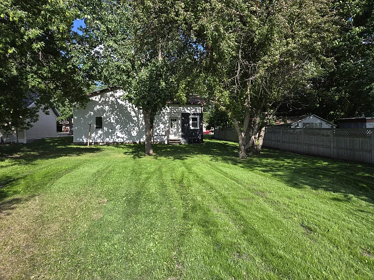 829 Kendall Ave S — Photo 18