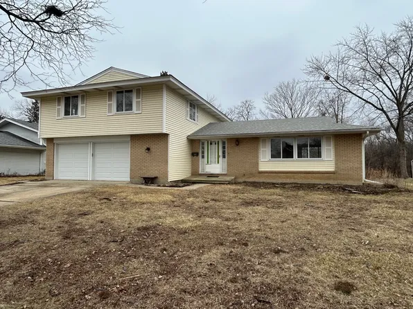 235 Quincy Ct, Schaumburg, IL 60193