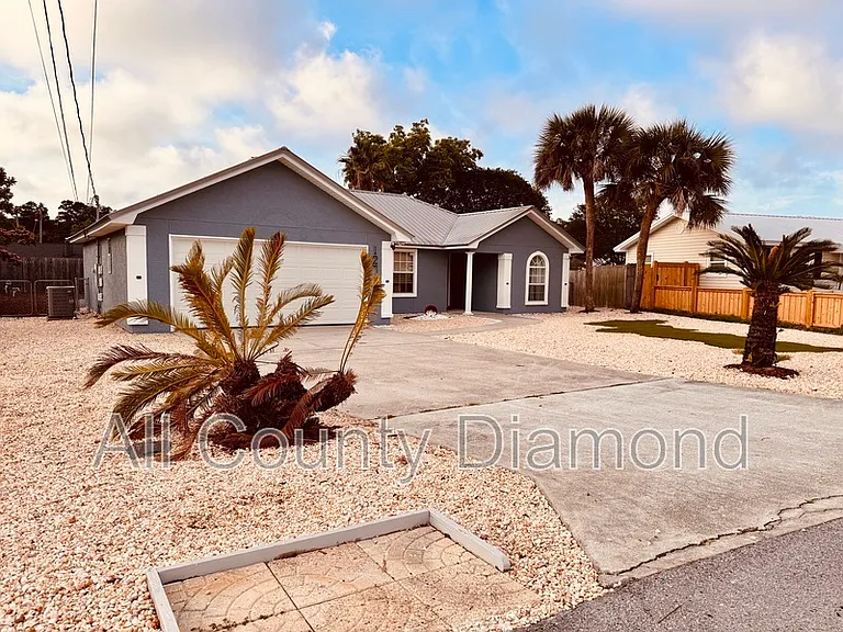 127 Heather Dr — Photo 4