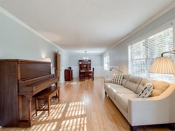 3rd image of 3825 Dora Dr SE