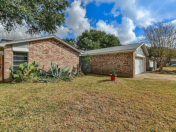 2nd image of 1138 Ravenscourt Dr