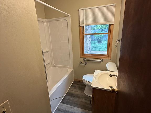 4th image of 9548 4th Ave S