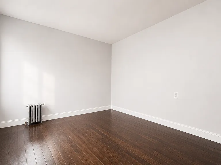 87 Post Ave #54 — Photo 5