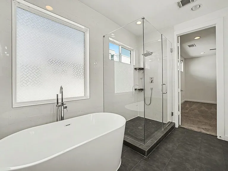 910 W 19th St #B — Photo 18
