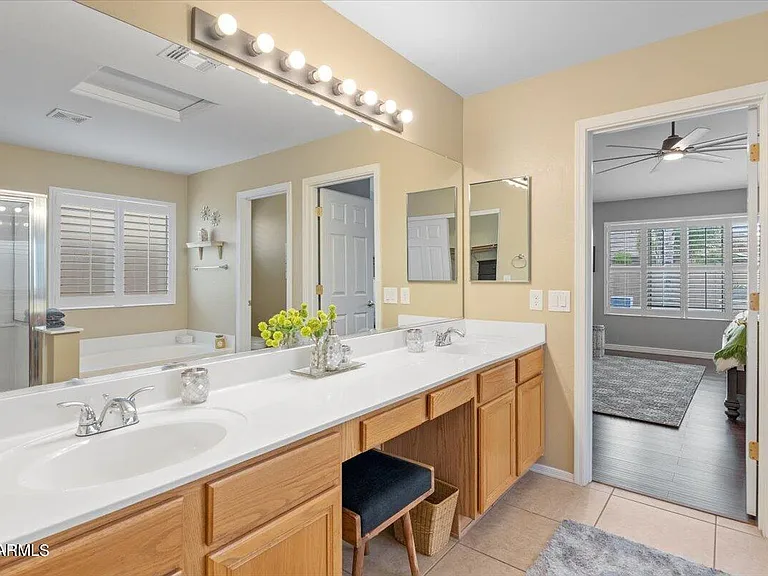 15257 W Hearn Rd — Photo 17