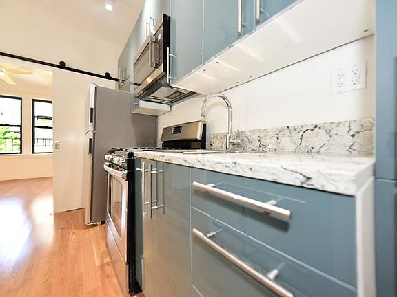 4th image of 137 W 12th St APT 4-4