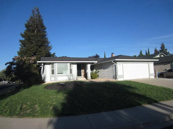 3005 Harris Dr photo 1