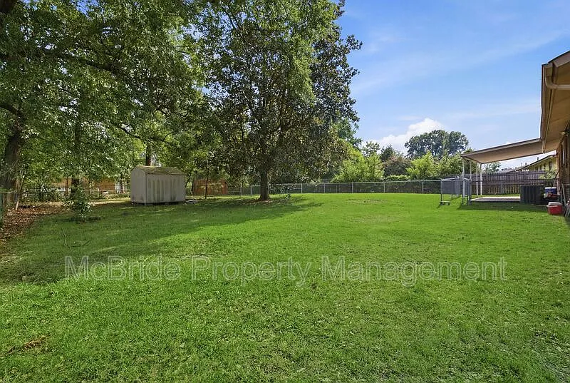 3 bed, 1.0 bath, 1323 sqft, $1,395 — Photo 4