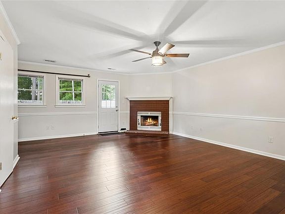 5th image of 207 Choisy Cres