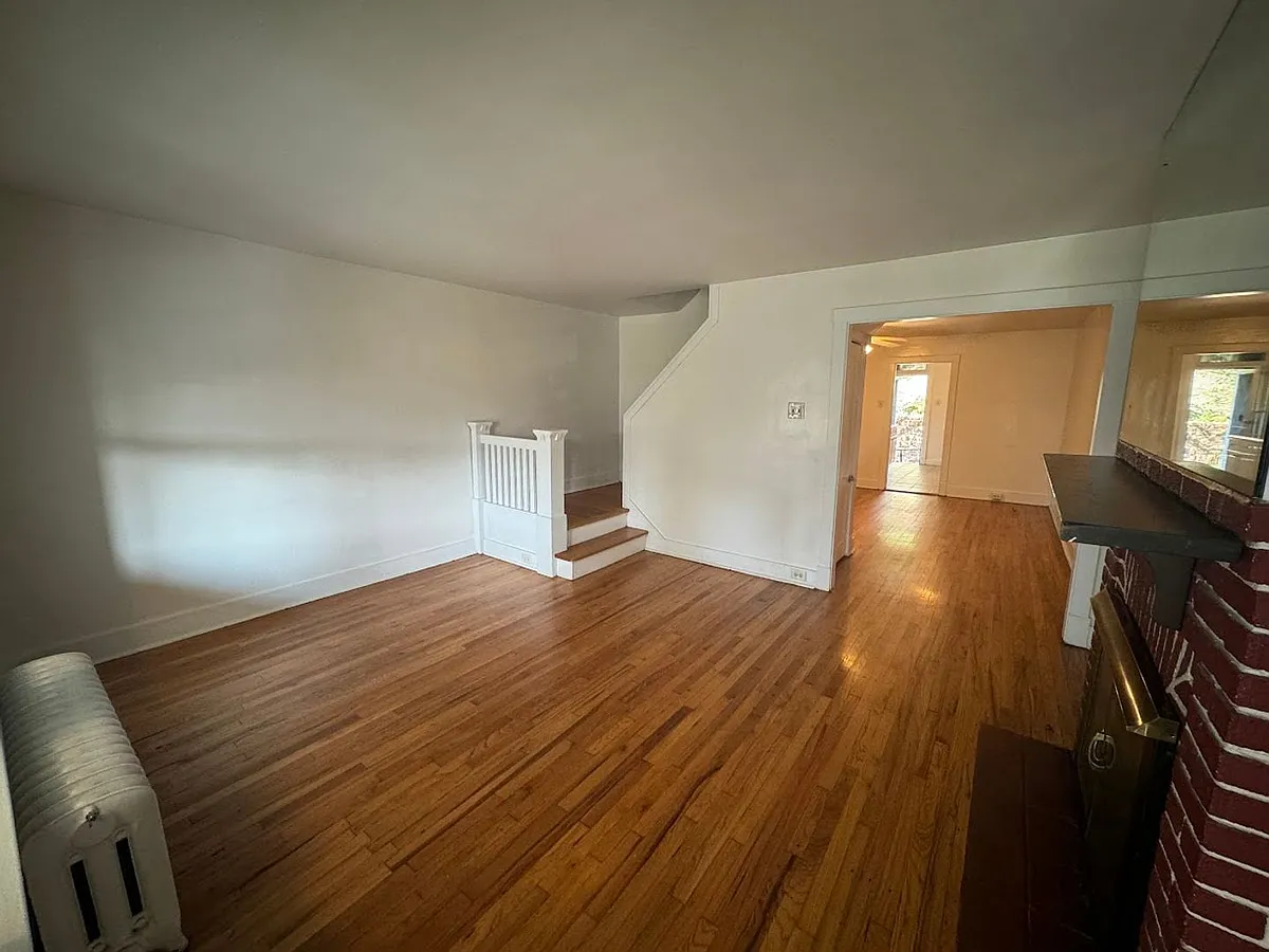 Building Photo - 6325 Glenview Pl