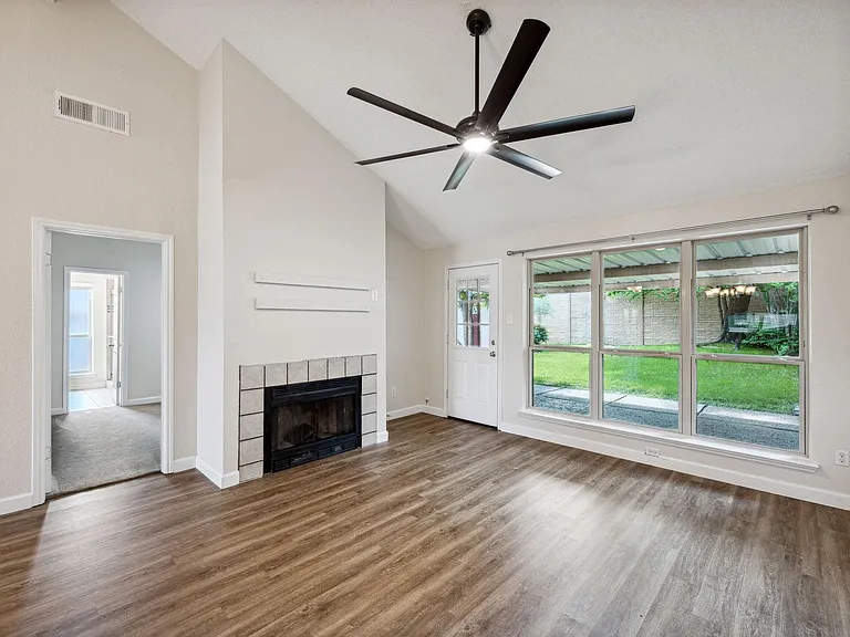 817 Blessing Creek Dr — Photo 5