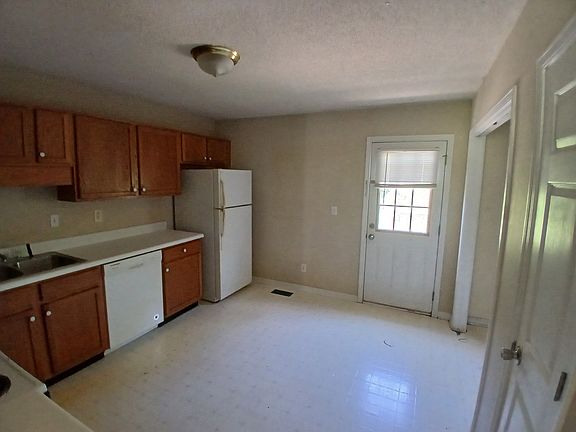 2nd image of 563 Hendrix Rd
